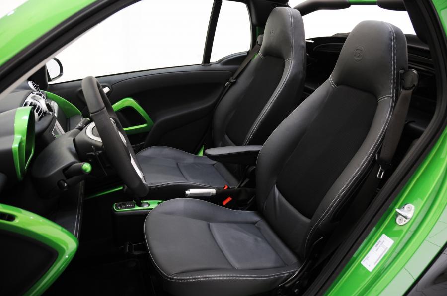 Интерьер Smart ForTwo Electric Drive Cabrio by Brabus 2012 года  (фото 8 из 13)